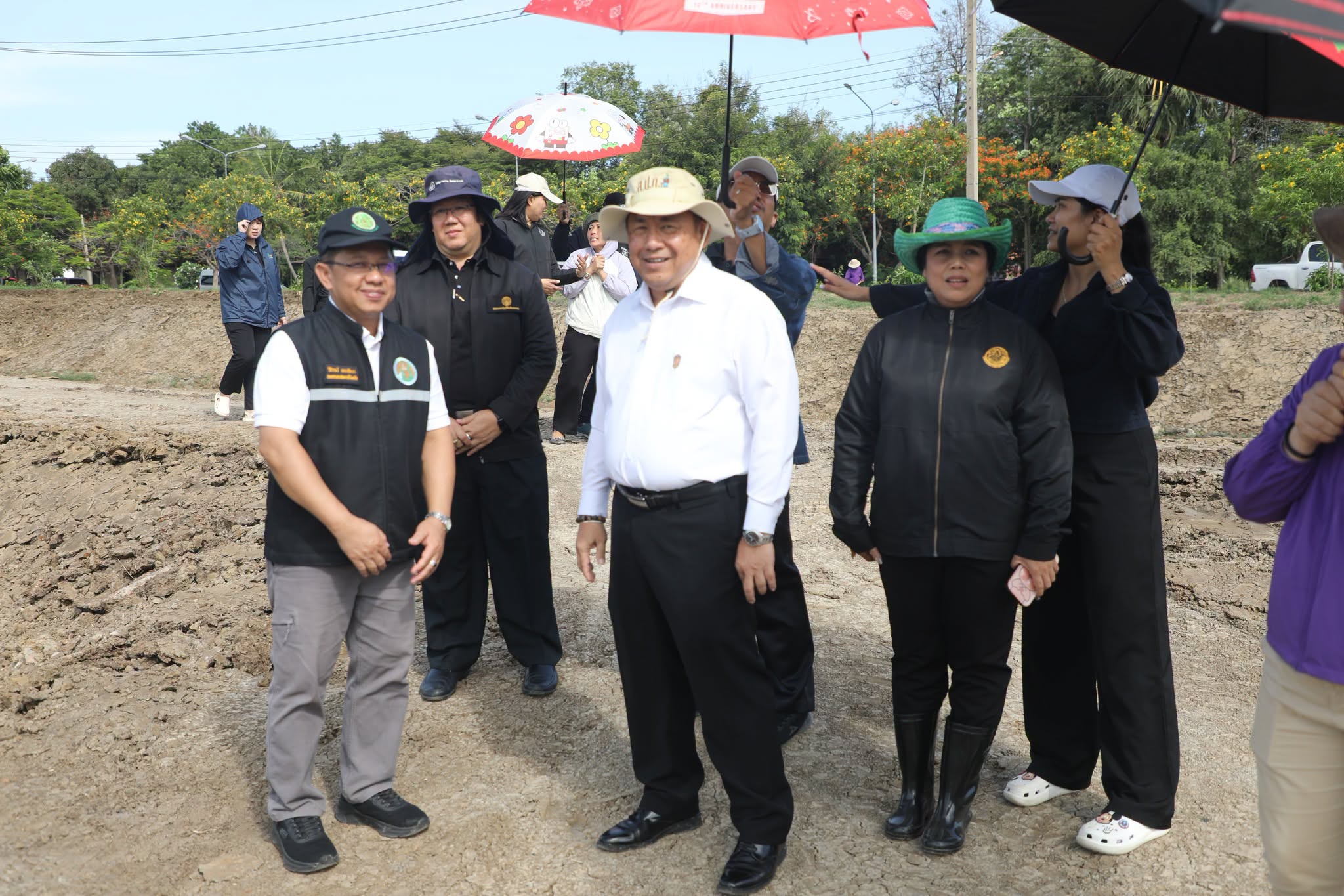 title - ส.ป.ก. ลงพื้นที่ตรวจความพร้อม เตรียมจัดงานจิตอาสาพัฒนาด้านการเกษตร ณ ศูนย์ศิลปาชีพบางไทร